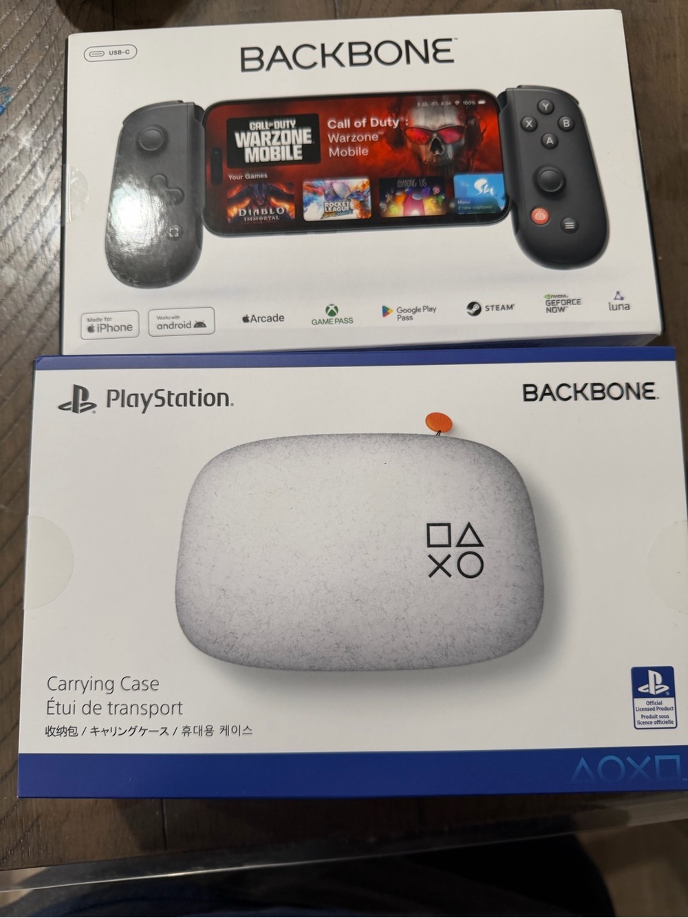 Backbone Mobile Gaming Controller and PlayStation Carrying Case - Black & White